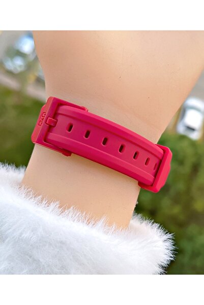Q&Q 10 Atm Su Geçirmez Silikon Kordonlu Kırmızı Kadın Genç Kız Kol Saati
