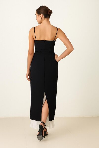 Setre Rochie neagră cu decolteu fără bretele, cu detaliu de curea detașabilă, cu detaliu de pliat, în fuste cu croiala completă