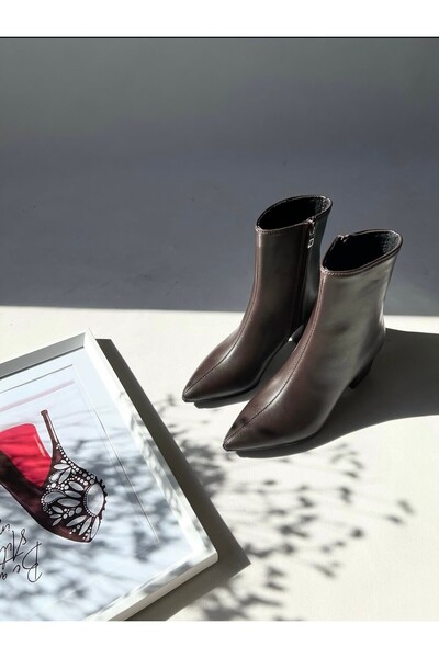 leopar by çetinay clv902 | Kadın Kahve Deri Sivri Burun Premium Deri Topuklu Bot – Zarif & Fermuarlı Tasarım