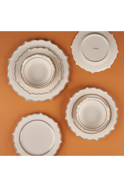 DIVA LADY A luxurious porcelain dinnerware set in elegant gold design – 24 pieces, enough for 6 people.