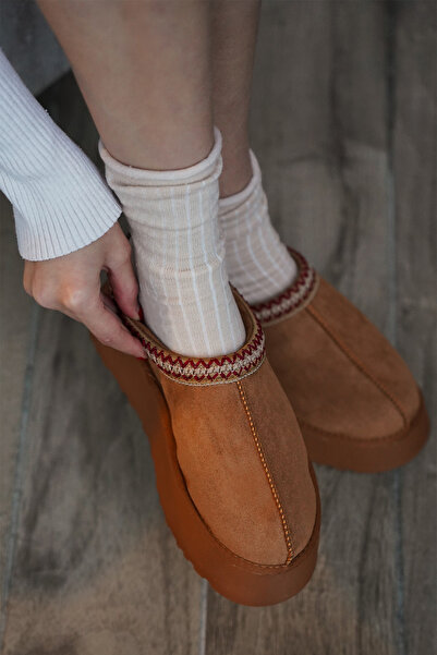 Marjin Dámské kožíškem podšité tlustou podrážkou uzavřená přední denní zimní pantofle Furenta Tan Suede