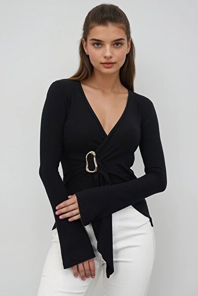 VAGGON Γυναικεία μπλούζα ALACATI STYLISH με μαύρη λαιμόκοψη σε σχήμα V και χρυσά αξεσουάρ Ottaban Vs01178