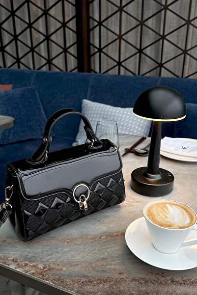 Levidor Diamond Pattern Handbag