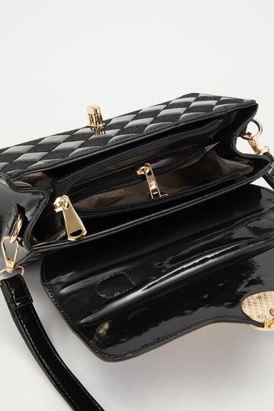 Levidor Diamond Pattern Handbag