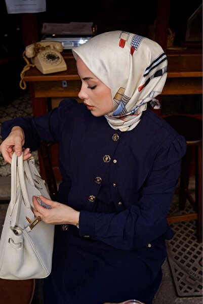 Levidor حقيبة يد كبيرة مع تفاصيل إكسسوارات كريمية