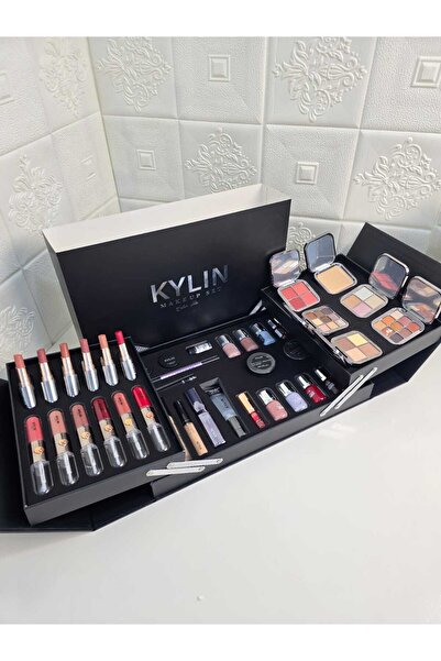 Kerry Rose مجموعة مكياج لإطلالة ساحرة - جمالك يبدأ من هنا.