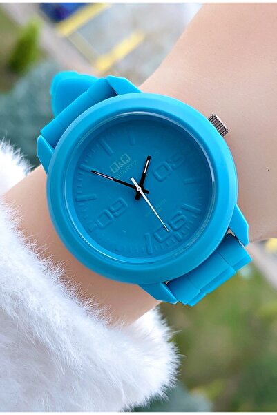 Q&Q 10 Atm Waterproof 45mm Large Case Women's Wristwatch with Silicone Strap