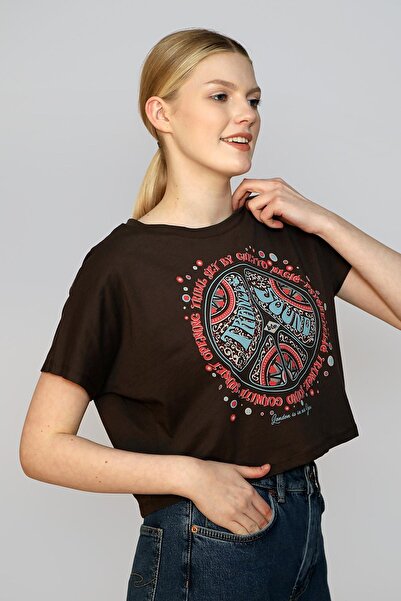 Lee Cooper Γυναικείο μπλουζάκι Casey 100% βαμβακερό με λαιμόκοψη σε καφέ χρώμα