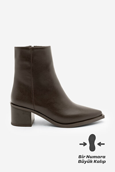 Marjin Kadın Sivri Burun Dikiş Detaylı Kalın Topuklu Bot Vorsis Kahve