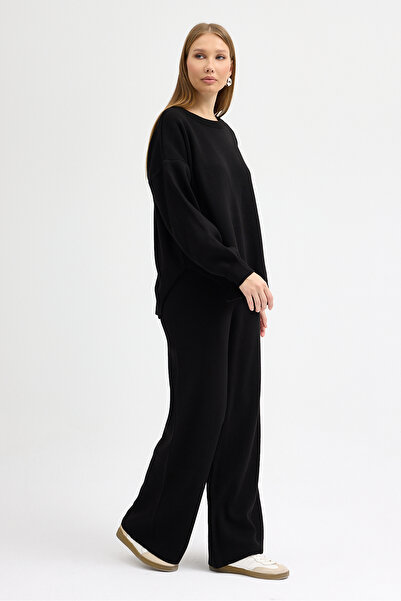 LE CARAMBOLE Women's Black Crew Neck Sweater-Pants Knitwear Set