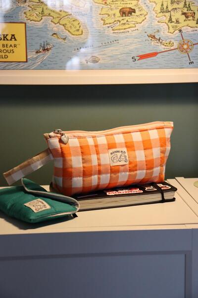 Mamma Mia Home حافظة أقلام رصاص من نوع بوتي كابيتون باللون البرتقالي