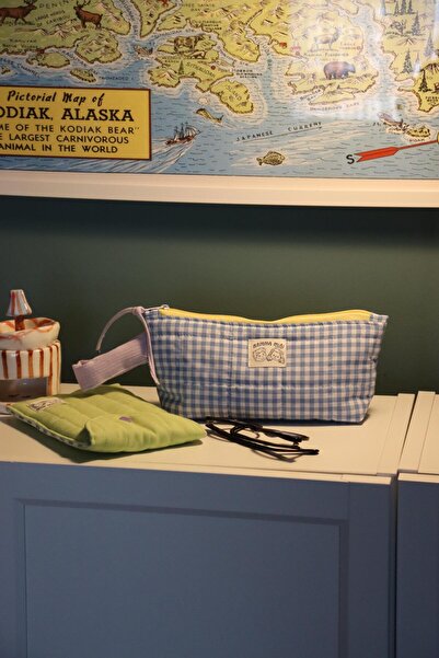 Mamma Mia Home حافظة أقلام رصاص من نوع بوتي كابيتون باللون الأزرق