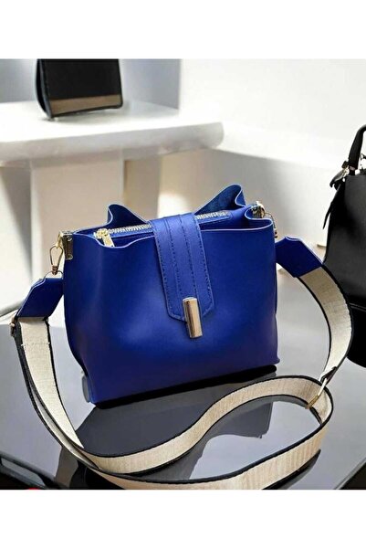 Efe Kesme Deri 3 Bölmeli Tek Fermuarlı Astarlı Kilit Aksesuarlı Kadın Omuz Ça...