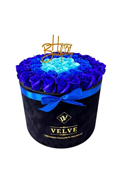 velve Aranjament Floral Majestic,cu trandafiri din sapun in 3 nuante de albastru,cu mesaj "Happy Birthday"