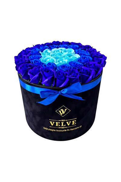 velve Aranjament Floral Majestic,cu trandafiri din sapun in 3 nuante de albastru,cutie neagra de catifea