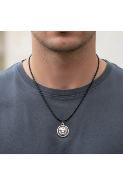 Alooya Minimal Aslan Madalyon Gümüş Kaplama Deri İp Kolye