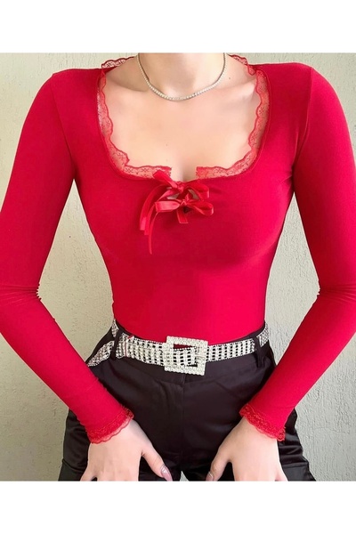 Doll Wear Butik Kırmızı Dantel Detaylı Fiyonk Bağlamalı Uzun Kollu Bluz
