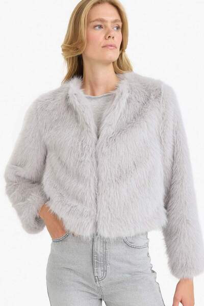 DeFacto Kurzes Kunstfell in normaler Passform F2147AX25WN