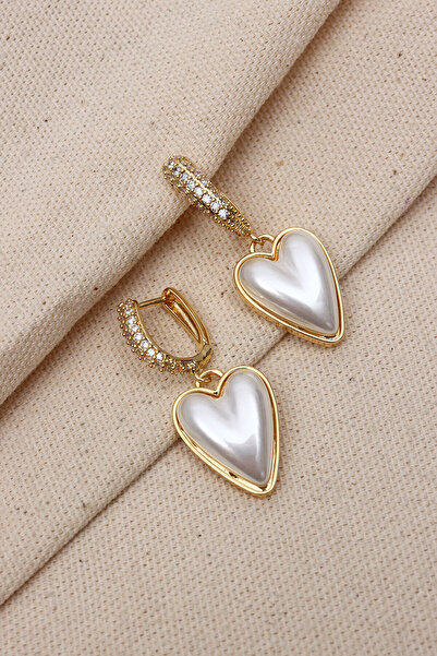 LA PERRY ACCESSORIES Gold Color Earrings with Heart Stone