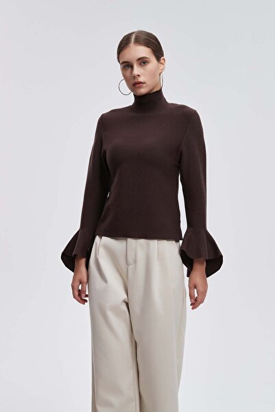 Livia بلوزة سادة بياقة عالية وأكمام طويلة