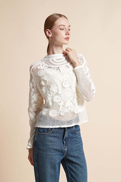 Yola Embroidered Floral Long-Sleeve Top