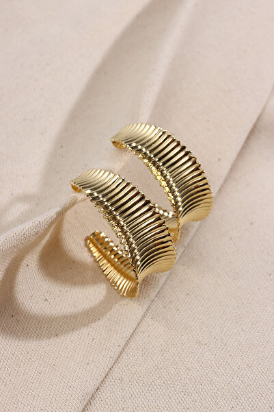 LA PERRY ACCESSORIES أقراط دائرية كبيرة الحجم بلون ذهبي عتيق