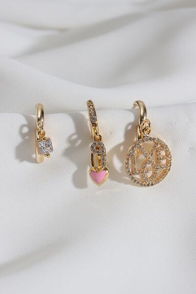 LA PERRY ACCESSORIES أقراط ذهبية مكتوب عليها الحب مكونة من 3 قطع
