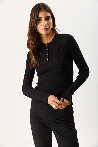 VENA Women's Matilda Knitwear with Gold Button Detail on the Front - Black