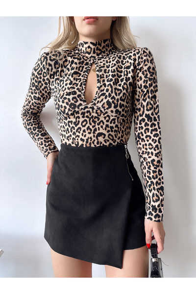 MELA ROSSA Γυναικεία μπλούζα με μακρυμάνικο μοτίβο λεοπάρ με ψηλός λαιμός παράθυρα