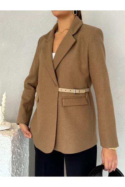 Nesil Κοντό μπουφάν Leya με επένδυση και λεπτομέρεια στην πλαϊνή ζώνη