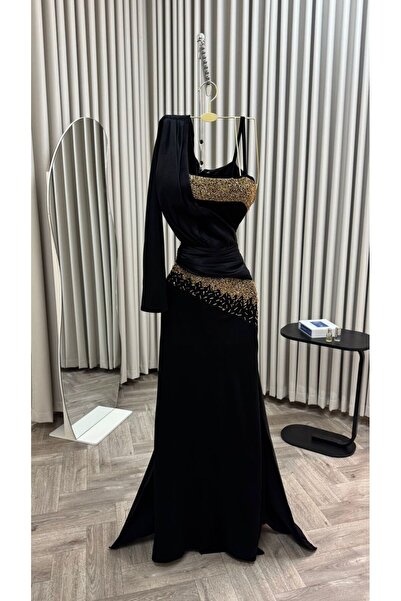 Heidi Black crepe dress with gold-embroidered shanton