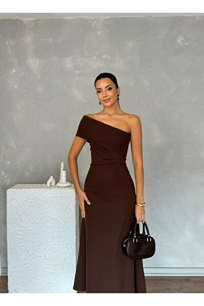 Nesil Tek Omuz Eteği Asimetrik Kesim Vücudu Saran Uzun Lunara Gece Elbisesi