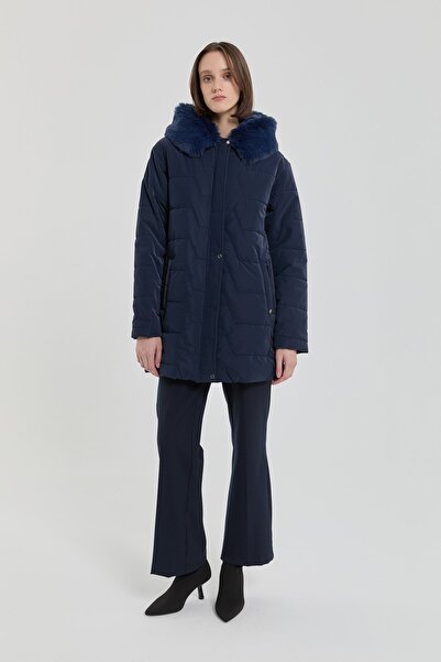 Nihan Kürk Kapşonlu Oversize Kapitone Kaban Lacivert