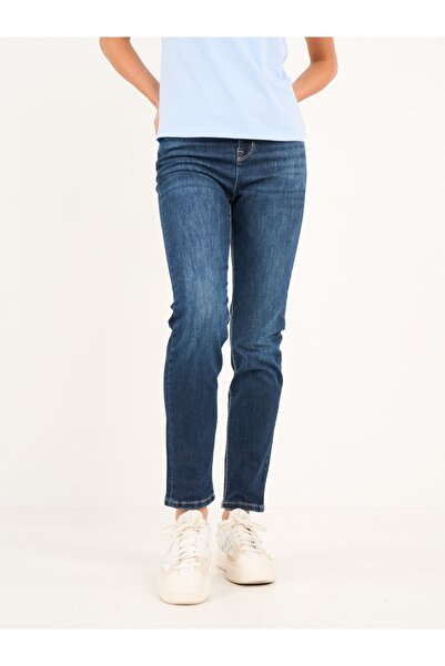 Lee Cooper Women's girlfriend jeans with faded look