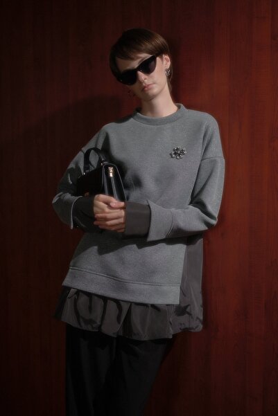 Nihan Broş Detaylı Simli Örme Tunik Gri