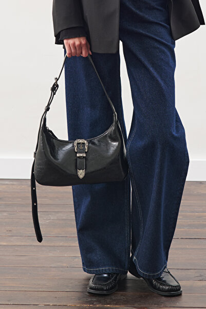 Manuka Chunky Buckle Shoulder Bag Black