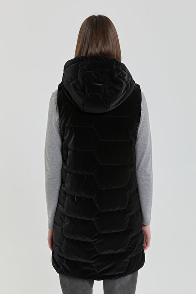 Nihan Kuşgözü Detaylı Kapitone Yelek Siyah