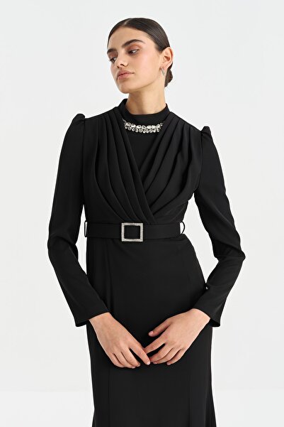 Nihan Yakası Taşlı Kemerli Elbise Siyah