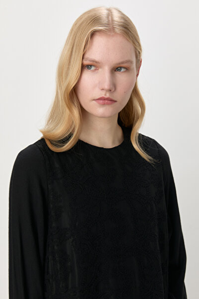 Nihan Eteği Büzgülü Dantel Detaylı Elbise Siyah