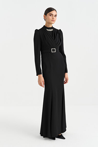 Nihan Yakası Taşlı Kemerli Elbise Siyah