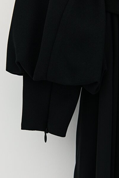 Nihan Büyük Beden Omuzları Tüy Detaylı Elbise Siyah