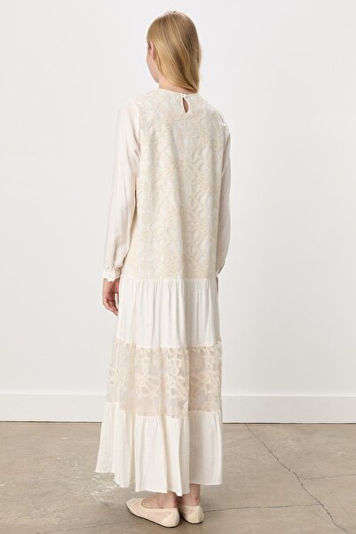 Nihan Eteği Büzgülü Dantel Detaylı Elbise Ekru