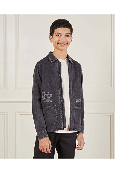 REDTAG طقم قميص جينز أسود مع تي شيرت بيج للأولاد الكبار (قطعتين)