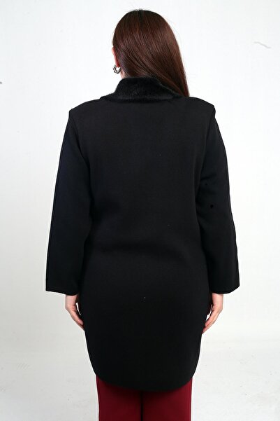 By Saygı Γυναικείο πλεκτό παλτό με γούνινο γιακά και τσέπη με κουμπιά μπροστά σε μεγάλο μέγεθος