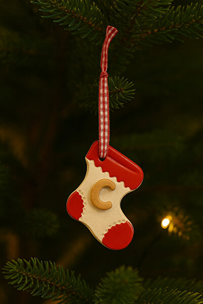 arredamento Seramik Noel Çorabı Yılbaşı Süsü – A-Z Harf Seçenekli, Kırmızı Beyaz, Kurdaleli 6x5 cm