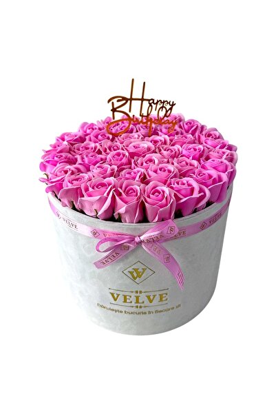 velve Aranjament Floral Majestic Pink, cu trandafiri sapun,cutie alba de cati...