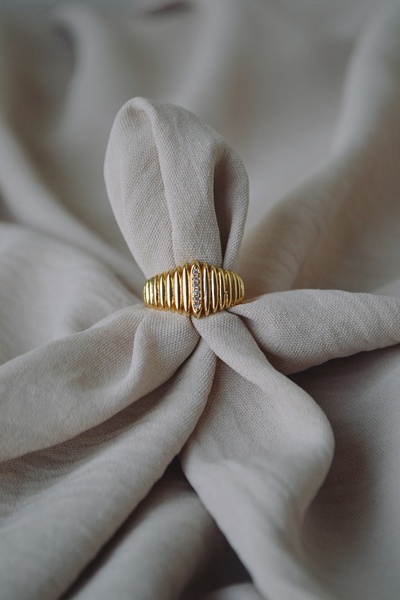 Sunday Hugs خاتم الأمالفي - ذهبي