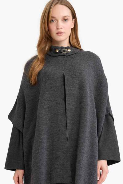 DeFacto ψηλός λαιμός Πλεκτό μανδύα με λεπτομέρεια με αγκράφα G3053AX25AU