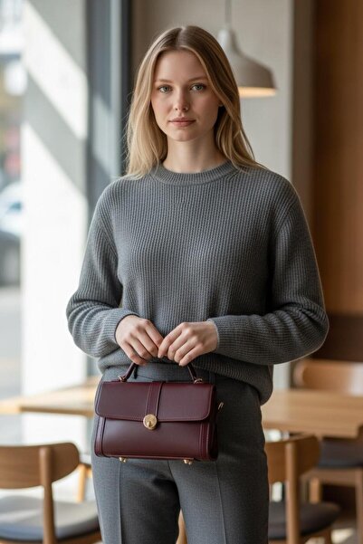 GIG حقيبة يد وكتف بتصميم صندوق مع تفاصيل قفل