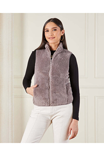 REDTAG جاكيت فرو بني بدون أكمام برقبة عالية للنساء